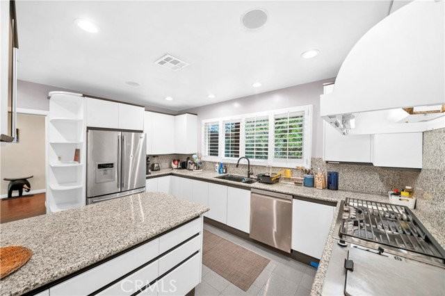 2500 Benedict Canyon Dr - Photo 6 of 8