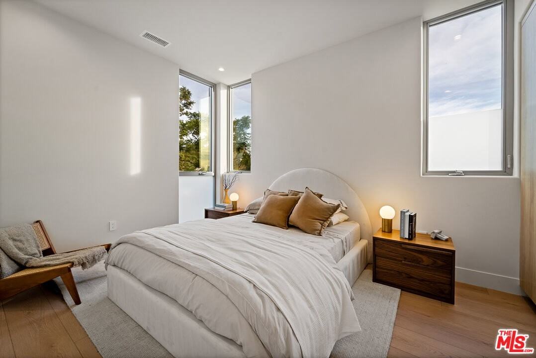 755 N Alfred St #B - Photo 4 of 8