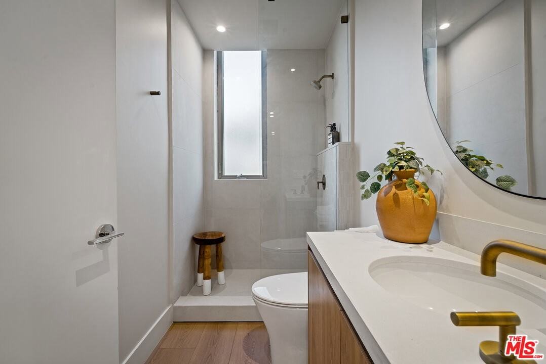 755 N Alfred St #B - Photo 5 of 8