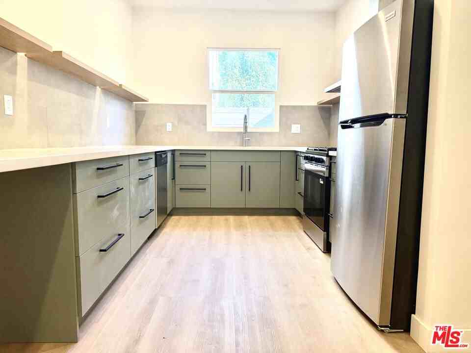 1246 N Formosa Ave - Photo 7 of 8