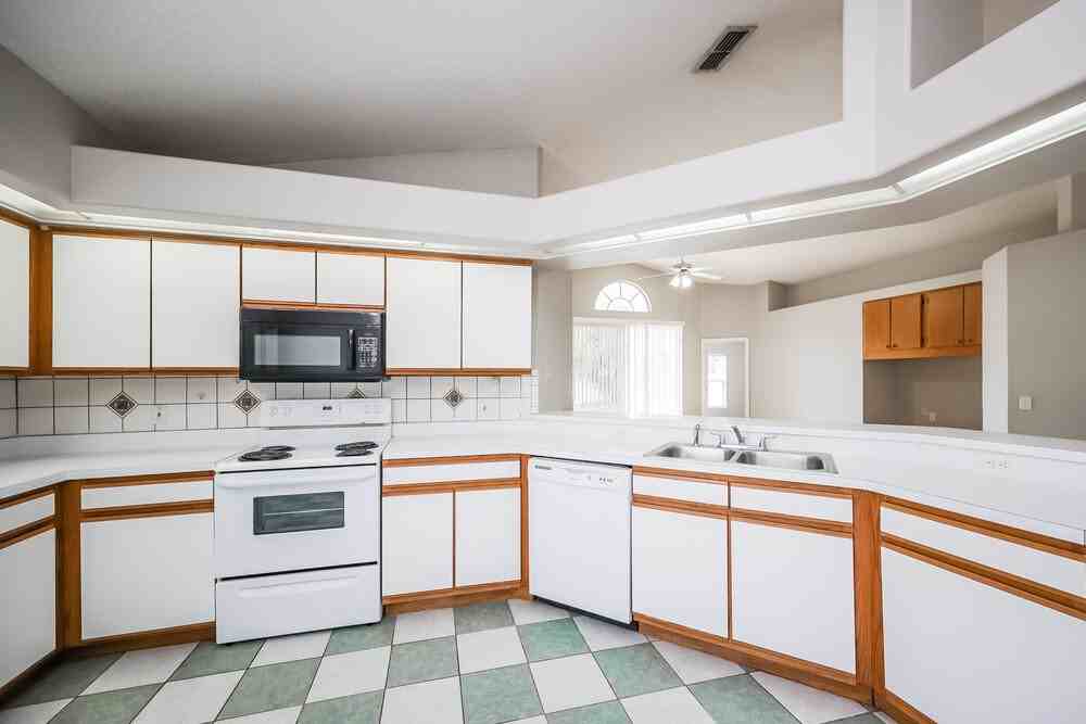 16410 Coopers Hawk Ave - Photo 7 of 16