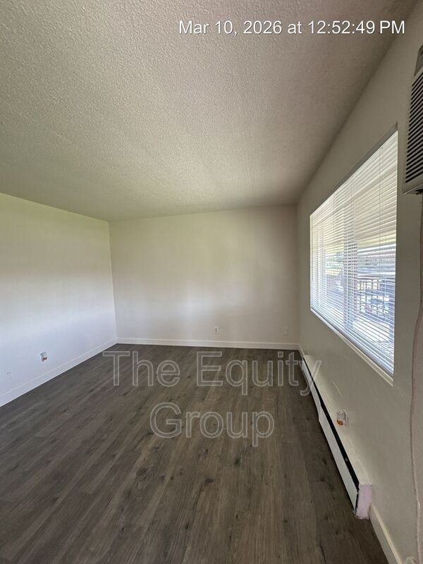 352 S Blackstone St #13 - Photo 4 of 16