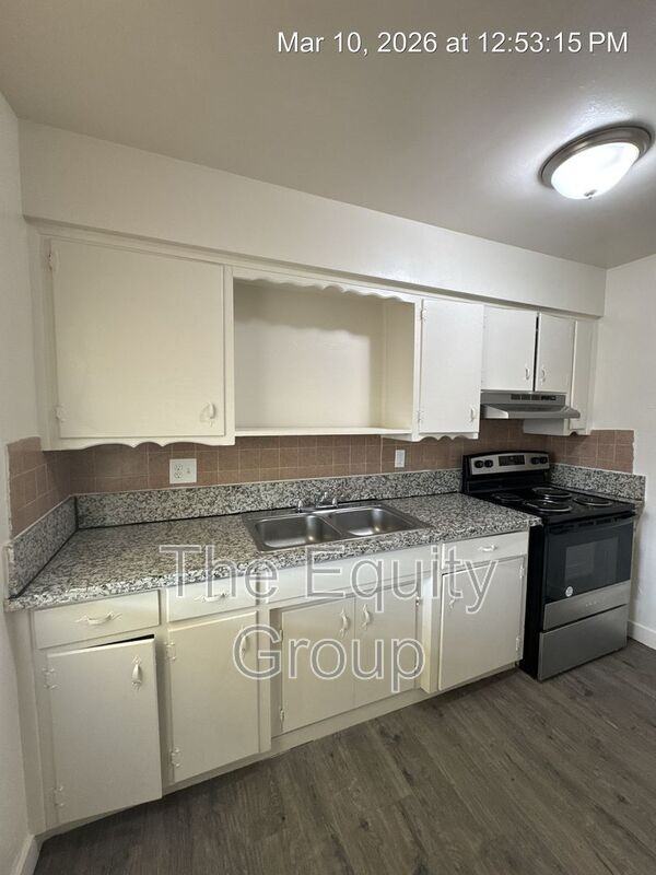 352 S Blackstone St #13 - Photo 6 of 16