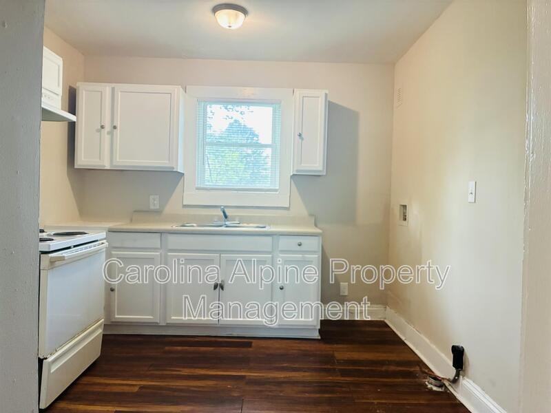 606 S Ellis St - Photo 4 of 16