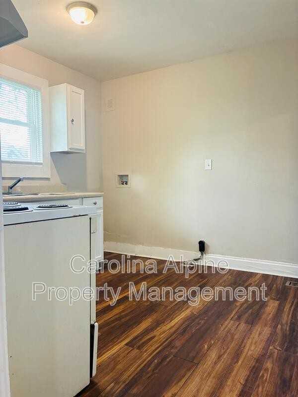 606 S Ellis St - Photo 5 of 16