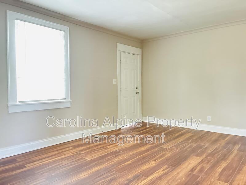 606 S Ellis St - Photo 6 of 16