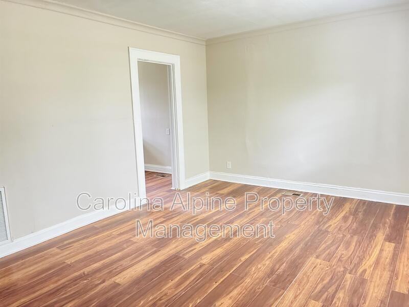 606 S Ellis St - Photo 7 of 16