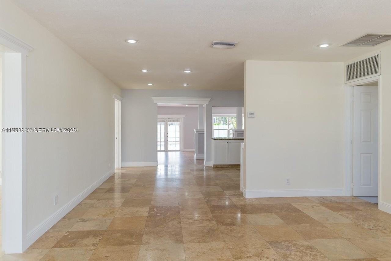 5520 Hayes St - Photo 2 of 8