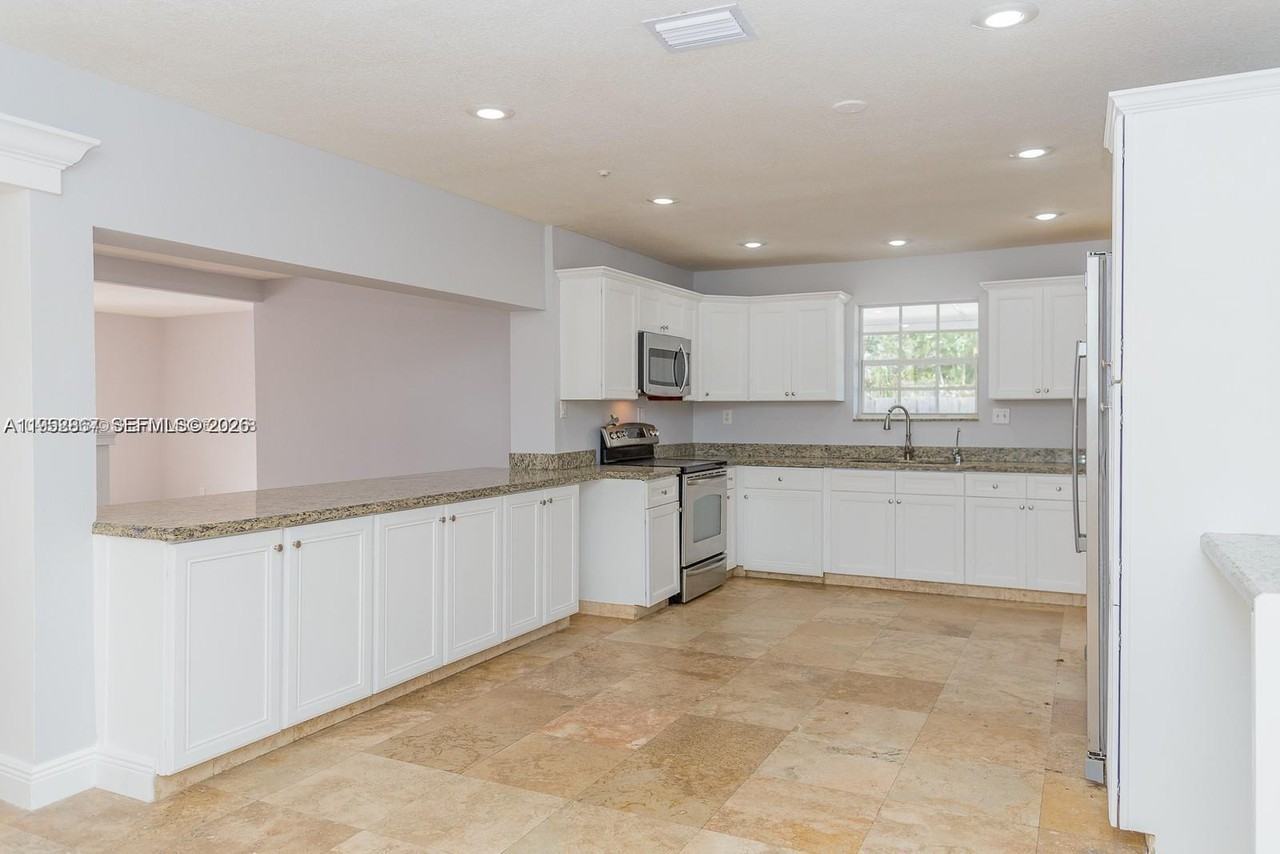 5520 Hayes St - Photo 3 of 8