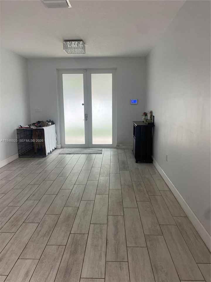 1177 Sw 13th St - Photo 4 of 8
