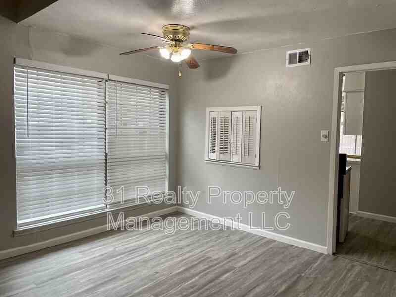 13722 Flagstone Ln - Photo 3 of 16