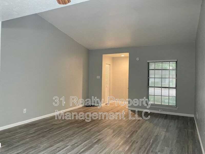 13722 Flagstone Ln - Photo 4 of 16