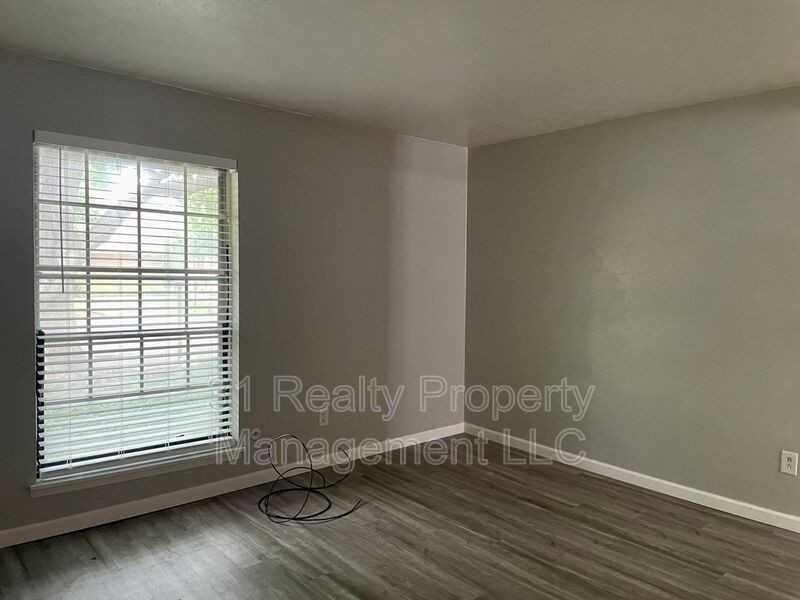 13722 Flagstone Ln - Photo 6 of 16