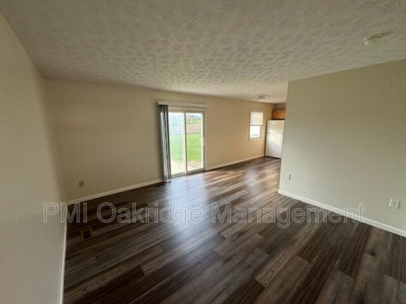 121 Bruns Dr - Photo 2 of 13