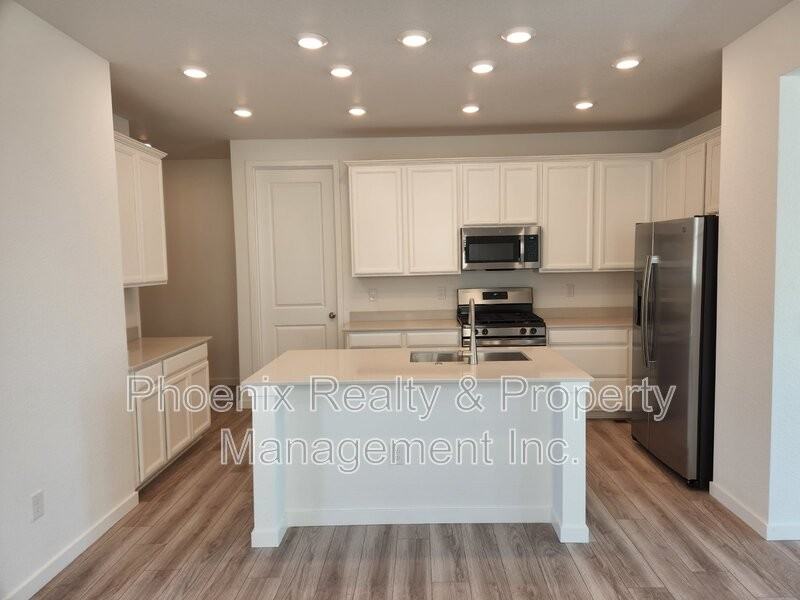 630 Greenville Aly - Photo 4 of 27