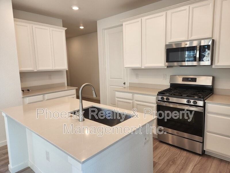 630 Greenville Aly - Photo 5 of 27