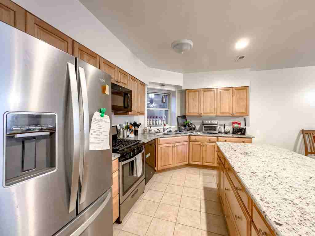6711 N Sheridan Rd #1S - Photo 2 of 21