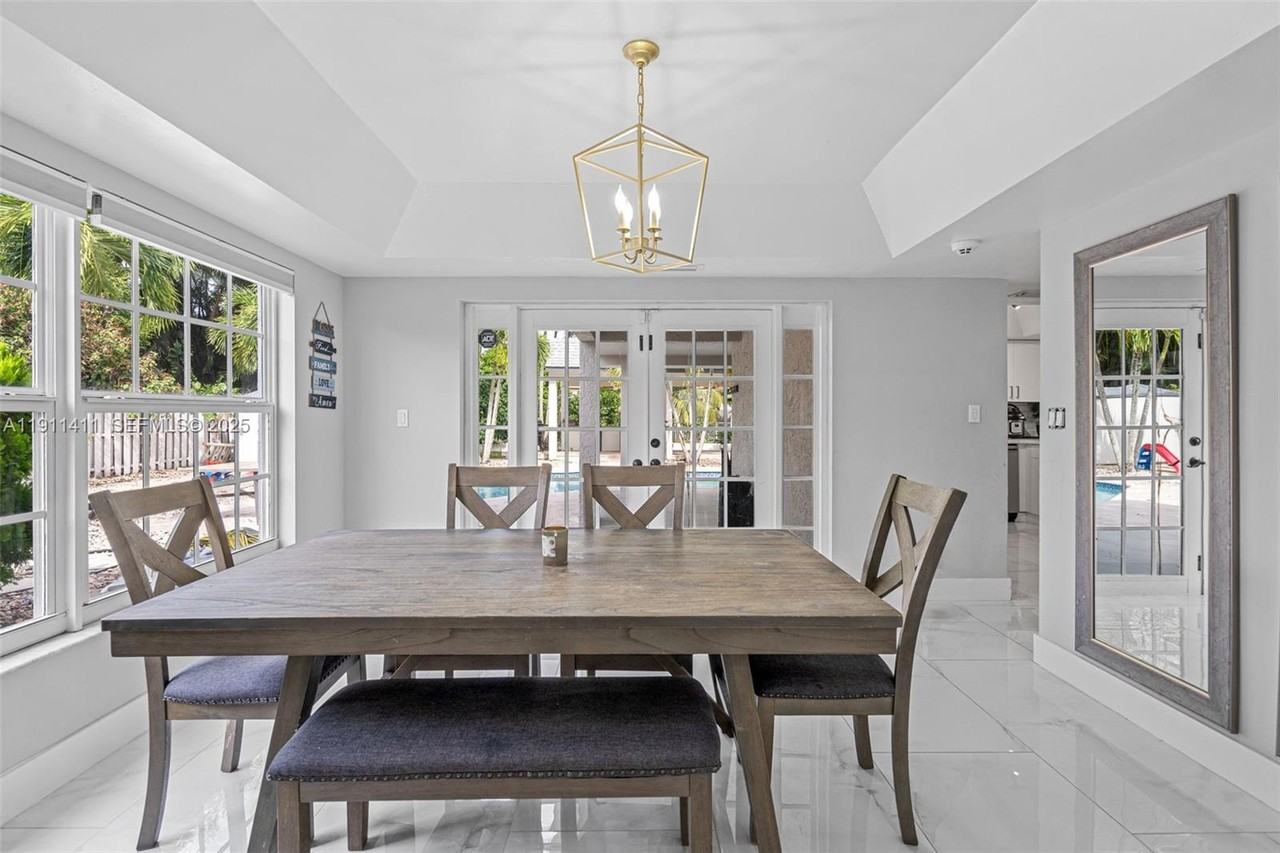 8351 Southwest 39th Court - Photo 5 of 52