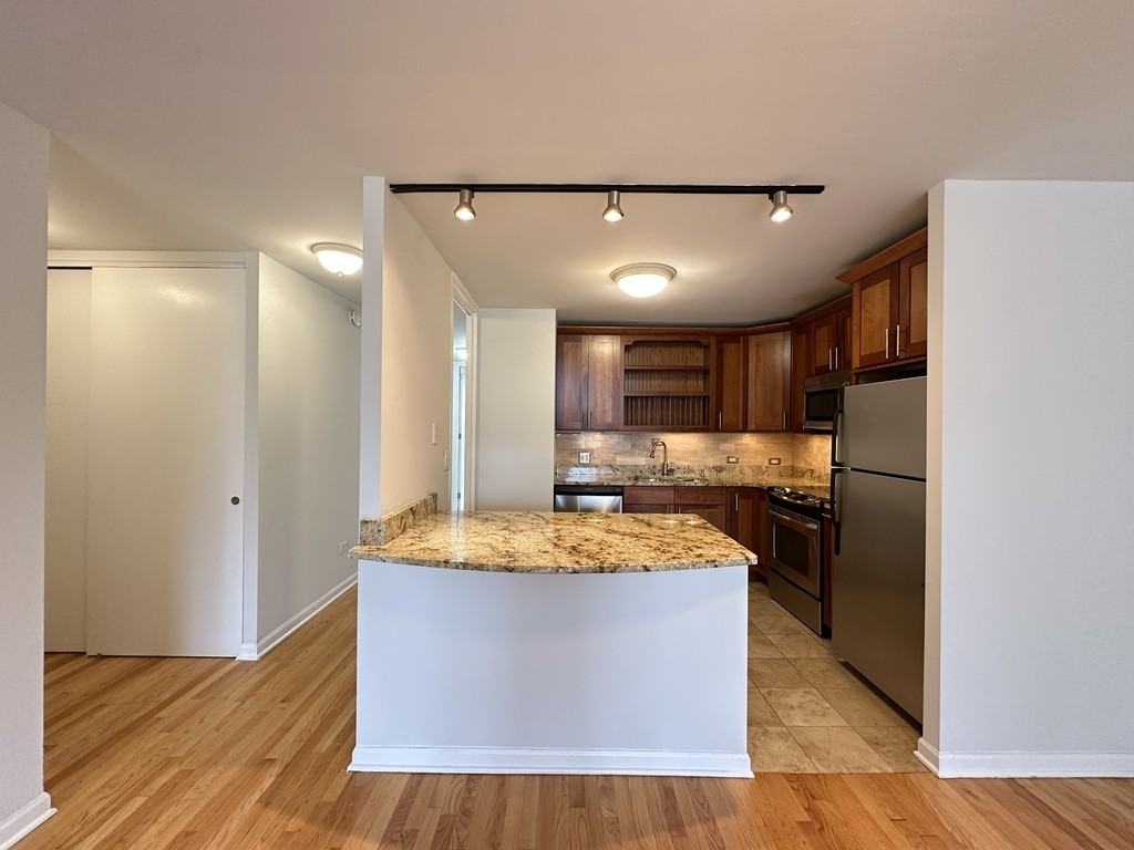 1344 N Dearborn St #12A - Photo 2 of 21