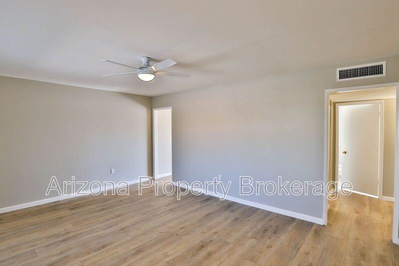 11838 N Sun Valley Dr - Photo 4 of 18