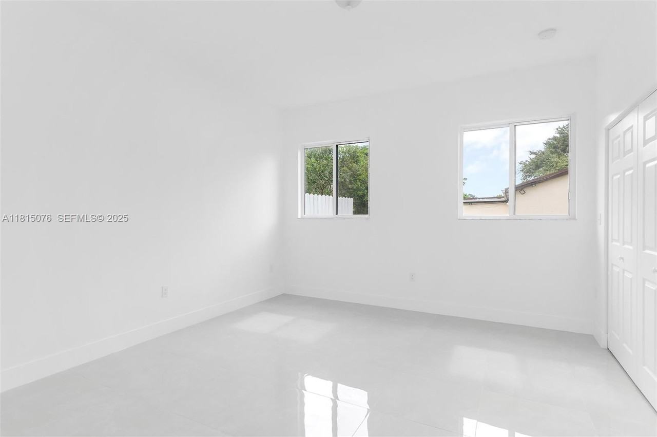 785 Southwest 7th Street #B - Photo 2 of 24