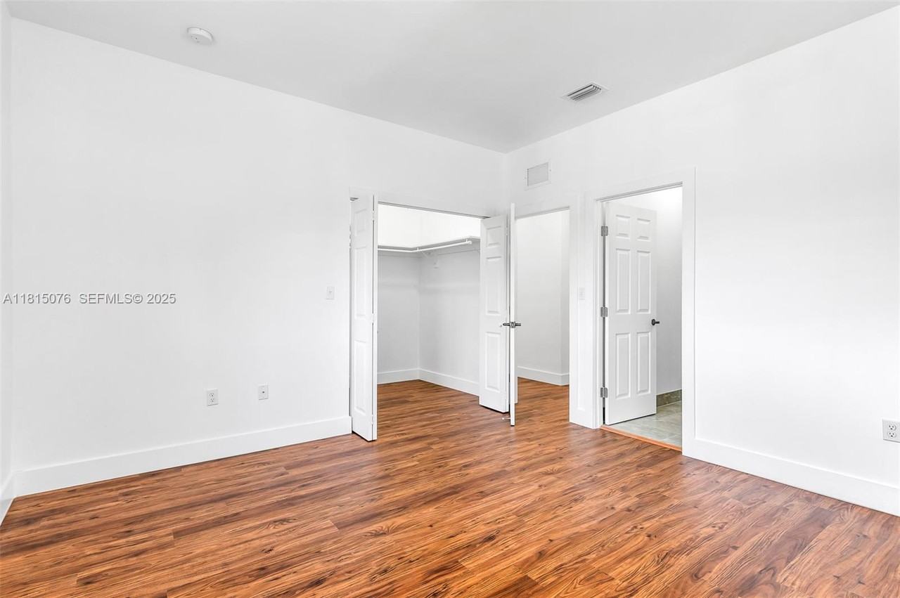 785 Southwest 7th Street #B - Photo 3 of 24