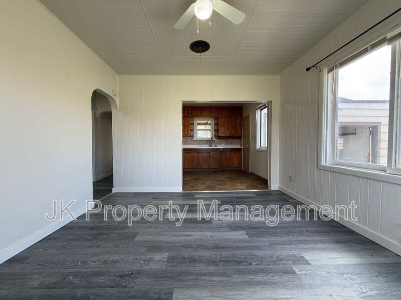 1808 6th Ave S - Photo 4 of 30