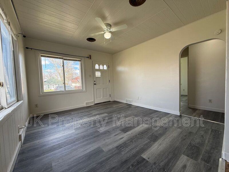 1808 6th Ave S - Photo 6 of 30