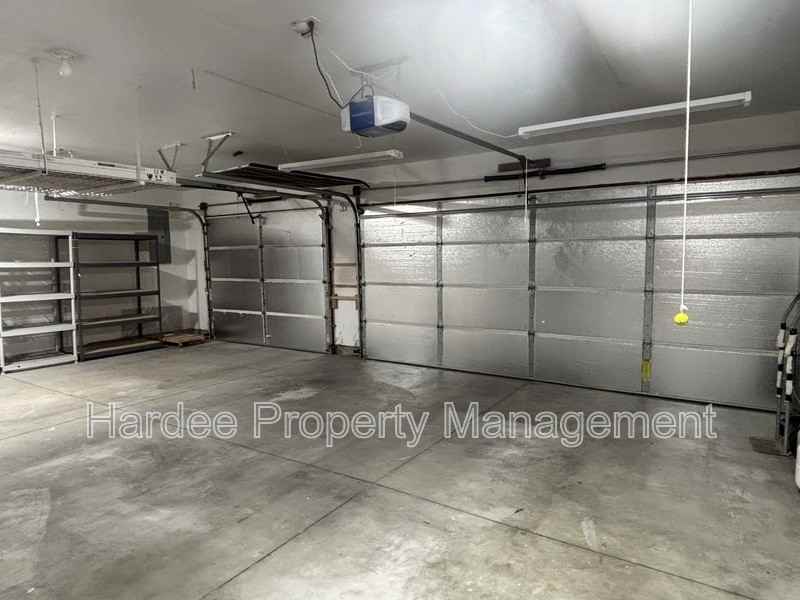 2252 N Oconner Ave - Photo 2 of 35