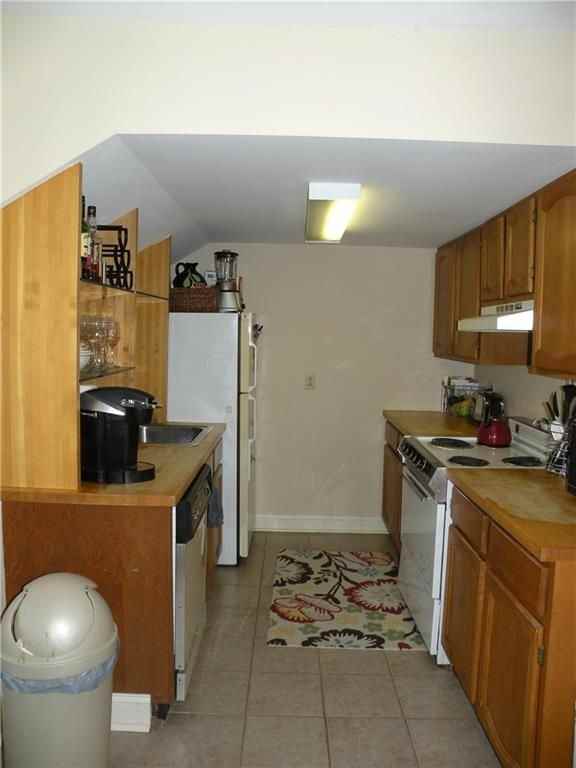 387 Lloyd Ave ##3 - Photo 3 of 9