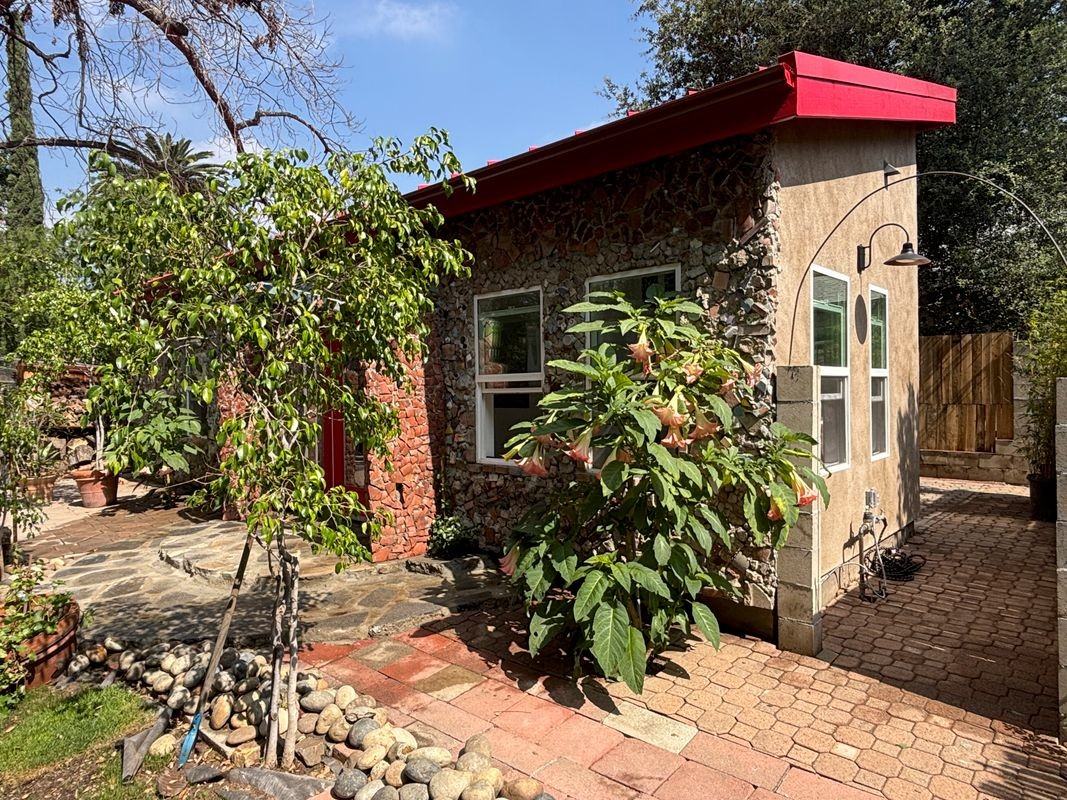 1802 N Raymond Ave - Photo 3 of 26