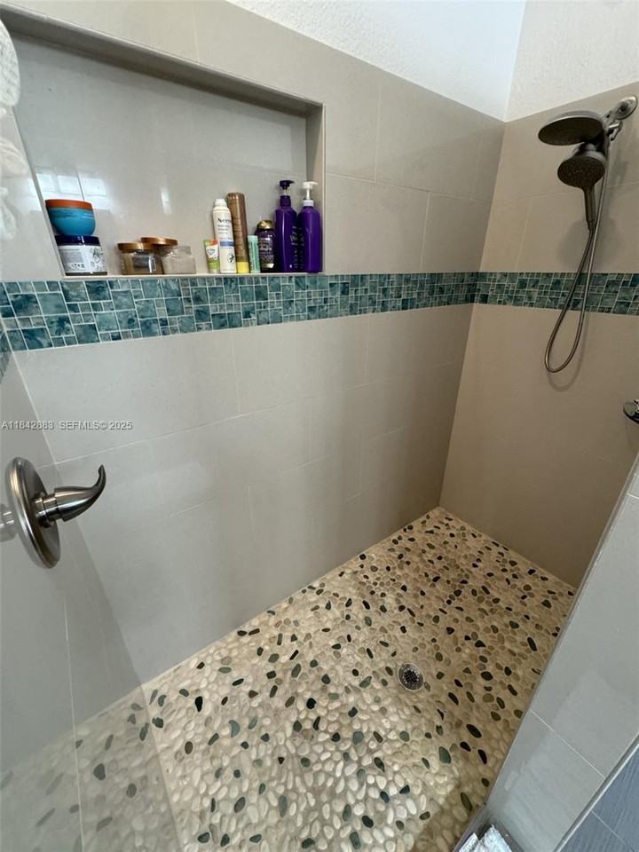 350 Southwest 2nd Avenue - Photo 7 of 27