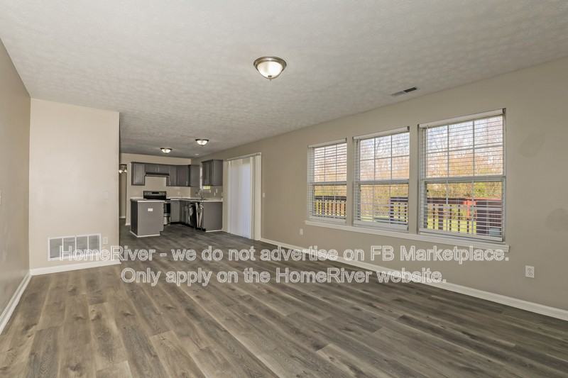 6727 Waterstone Dr - Photo 3 of 17