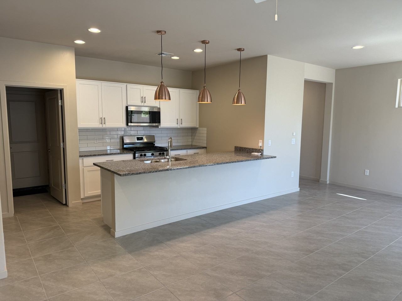 8829 N Sherry Cervi Way - Photo 3 of 23