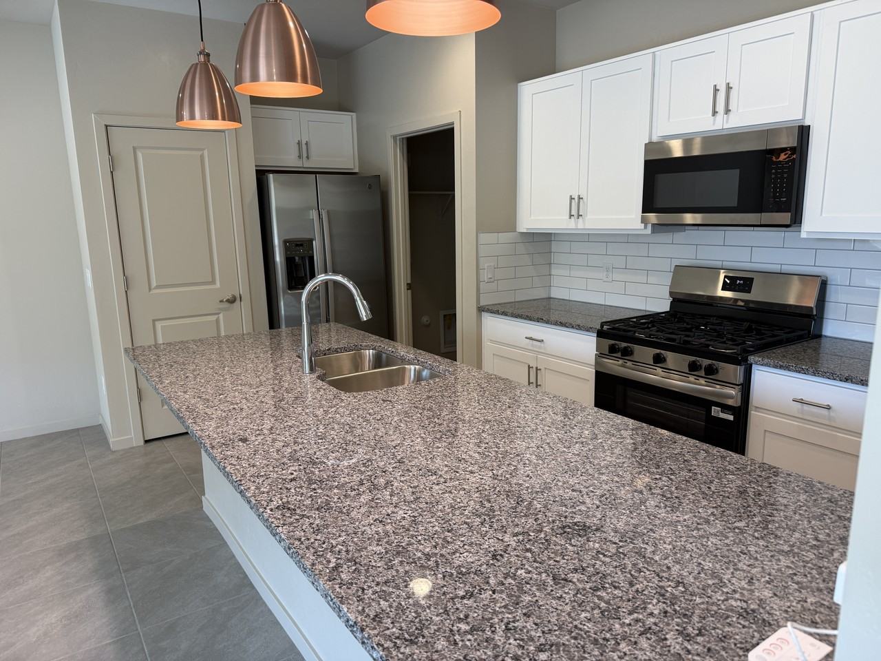 8829 N Sherry Cervi Way - Photo 5 of 23