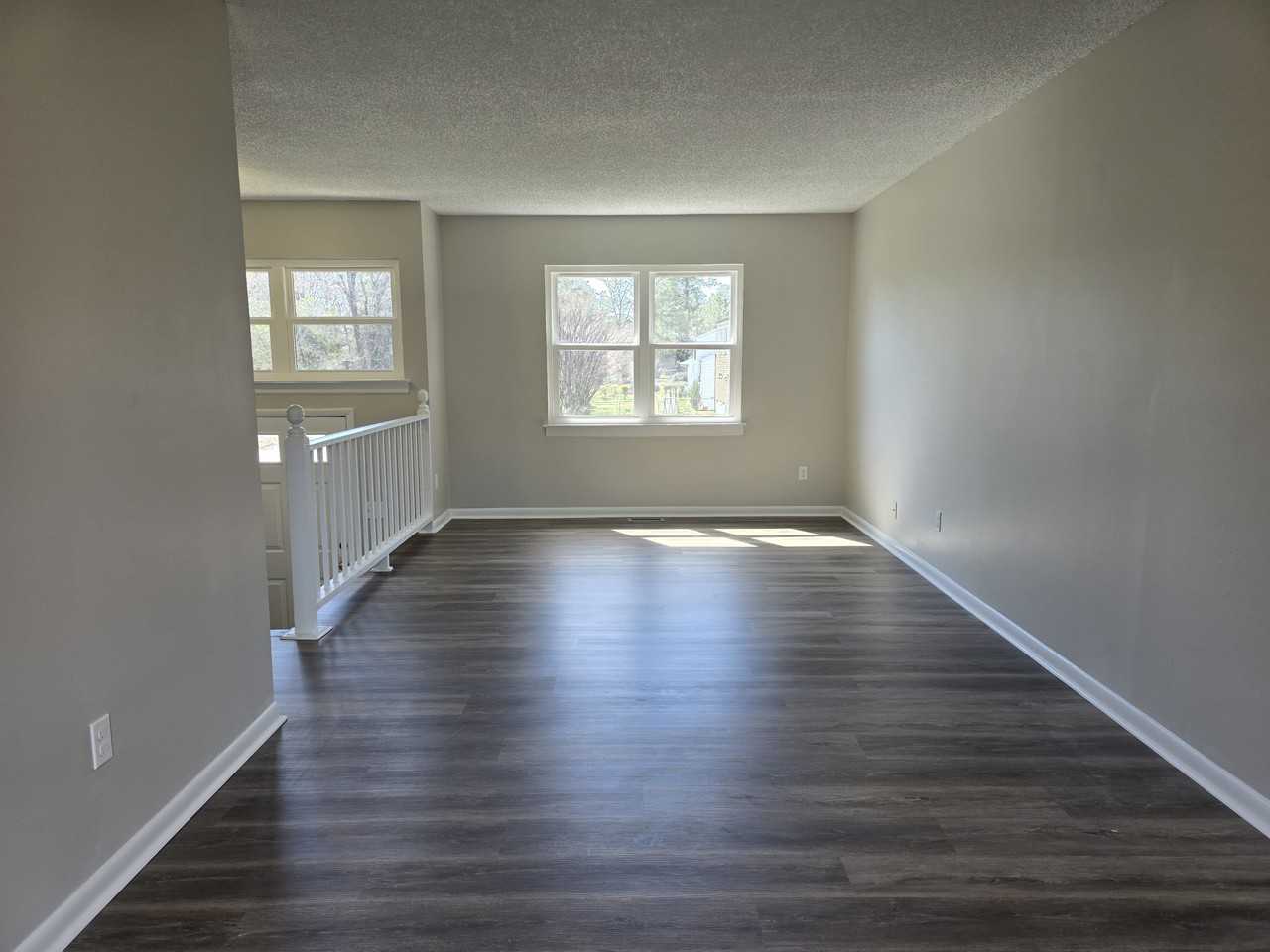 10200 Stroud Ln - Photo 2 of 33