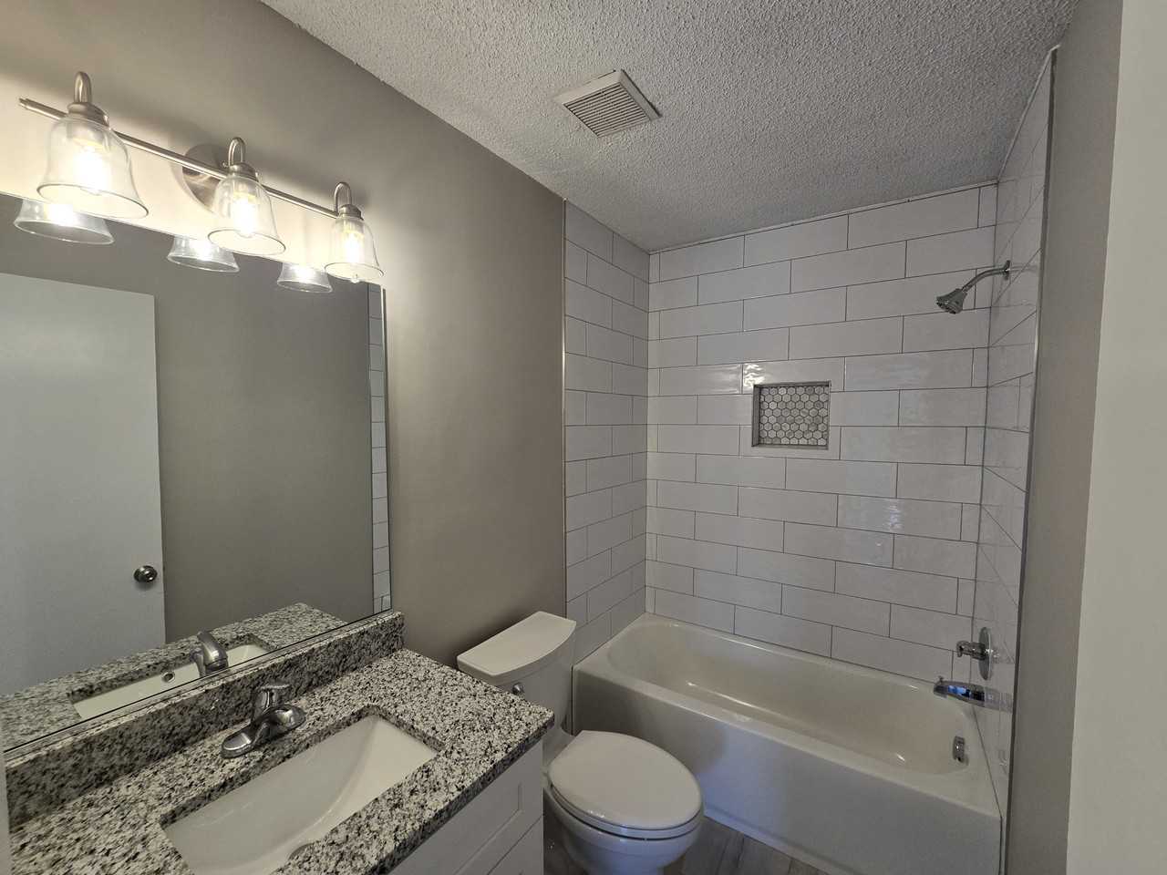 10200 Stroud Ln - Photo 4 of 33