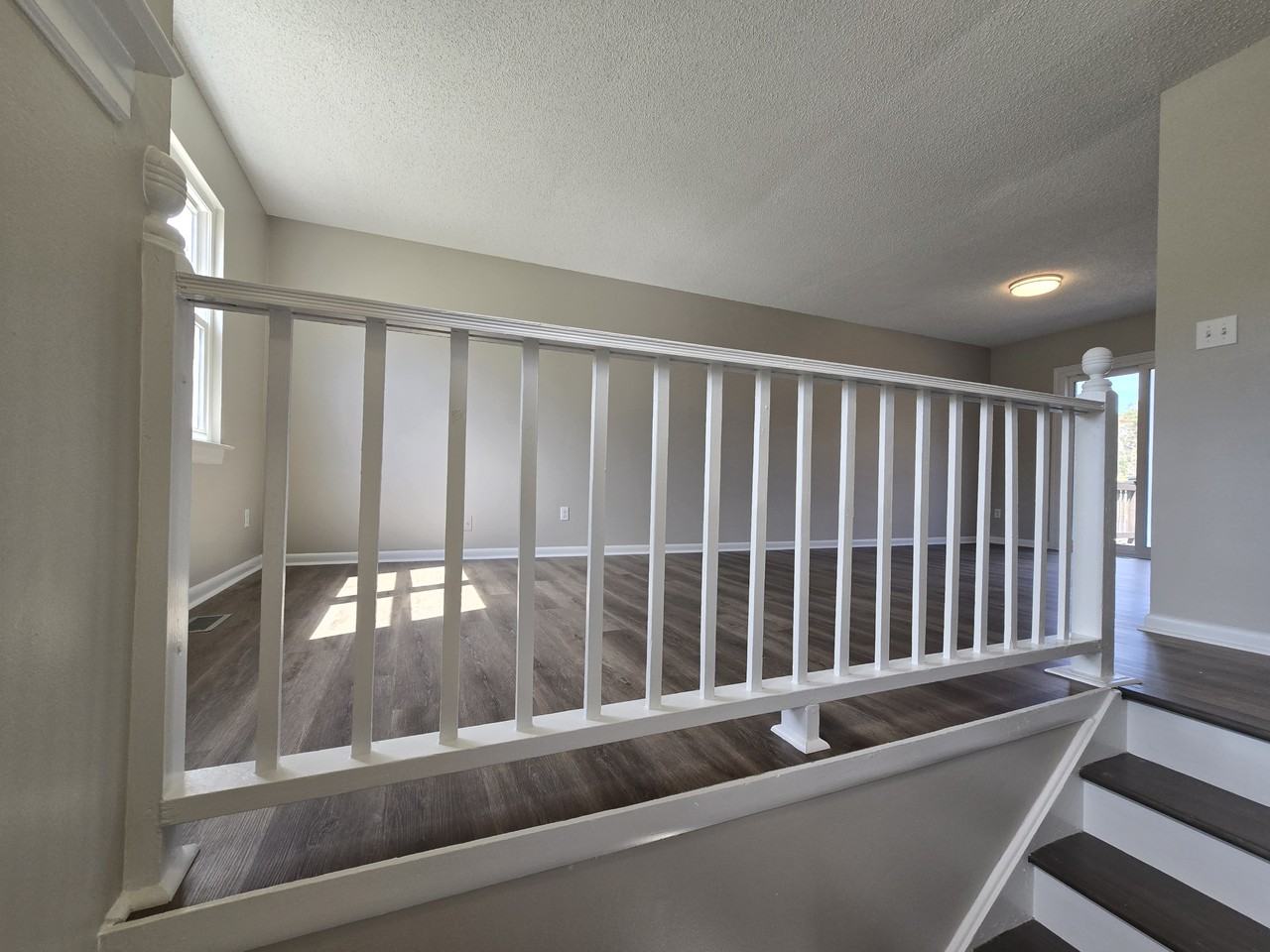 10200 Stroud Ln - Photo 5 of 33