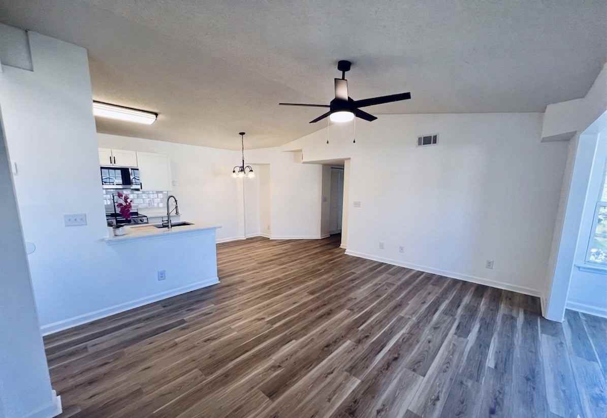 2276 Essex Dr ##K - Photo 4 of 24