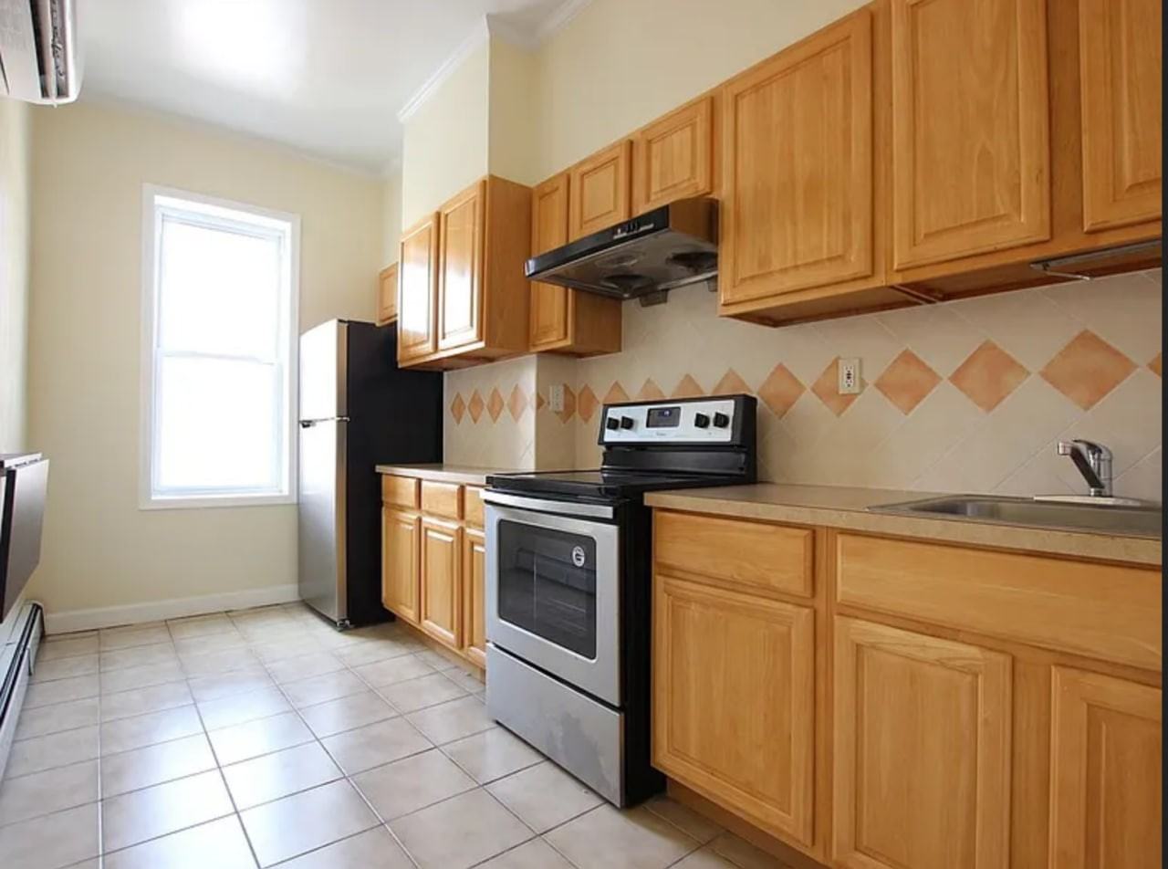 1623 Cornelia St - Photo 2 of 6