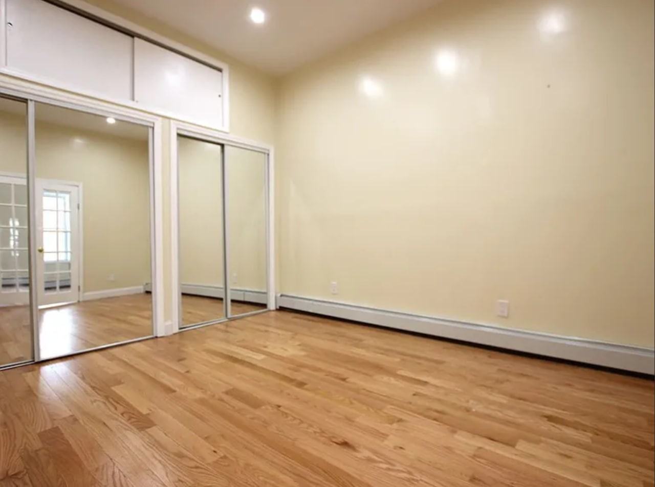 1623 Cornelia St - Photo 4 of 6