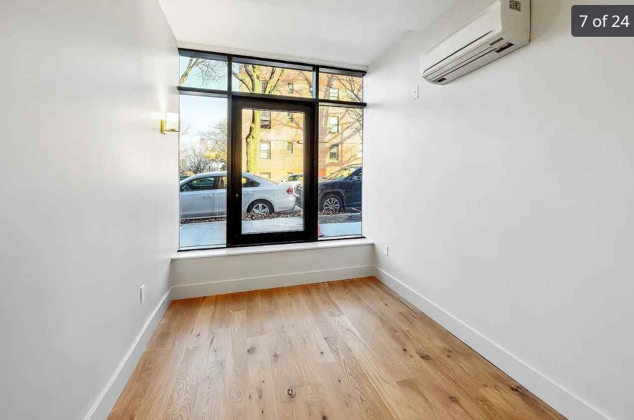 1890 Pelham Pkwy S - Photo 5 of 10