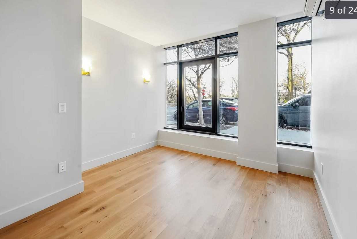 1890 Pelham Pkwy S - Photo 7 of 10
