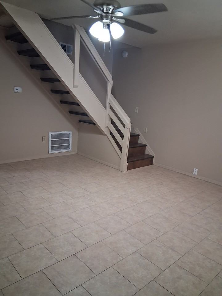 1214 Lotus Ln - Photo 3 of 9