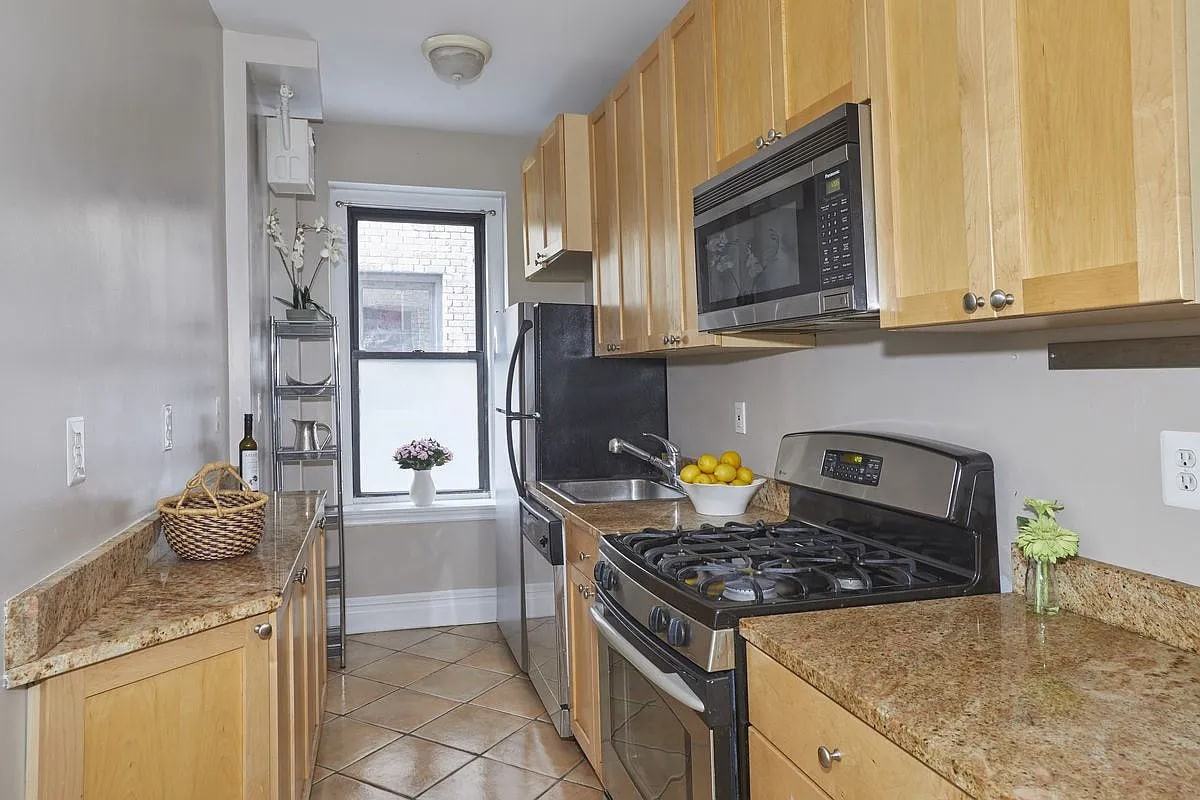 514 W 110Th St - Photo 3 of 5