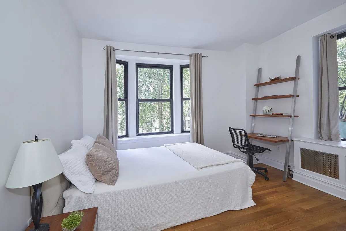 514 W 110Th St - Photo 4 of 5