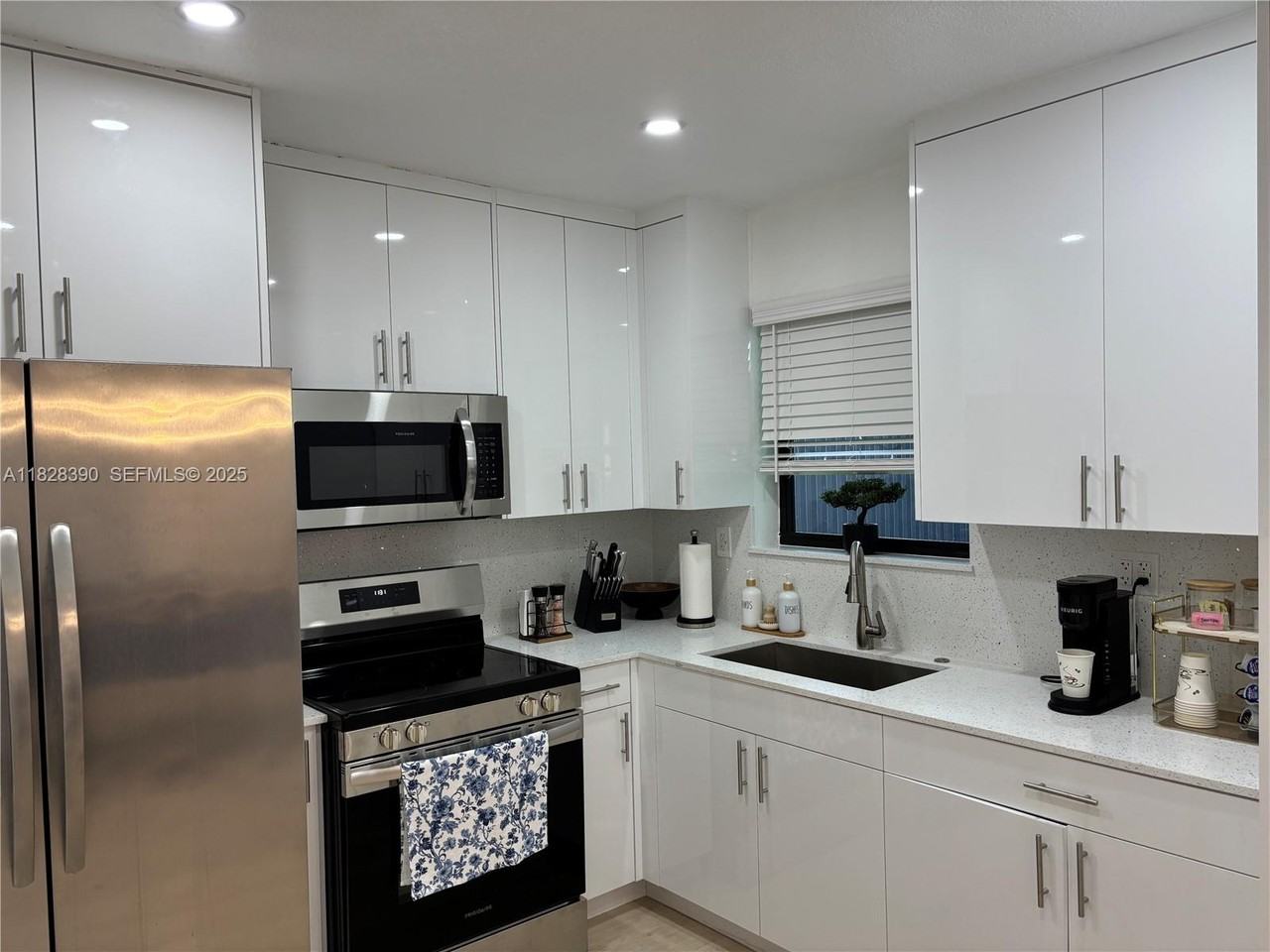 1023 Northwest 19th Terrace #0 - Photo 2 of 40