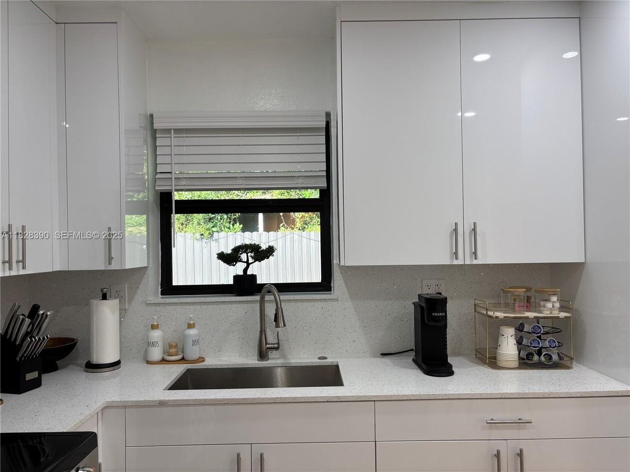 1023 Northwest 19th Terrace #0 - Photo 4 of 40