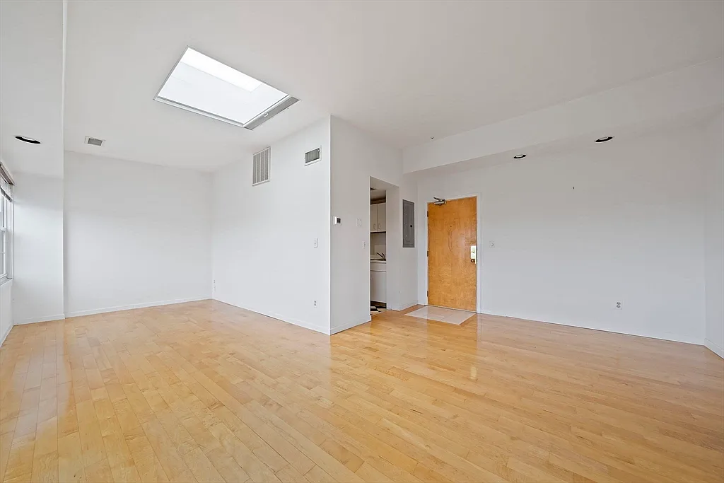 21 Linden St #403 - Photo 3 of 10