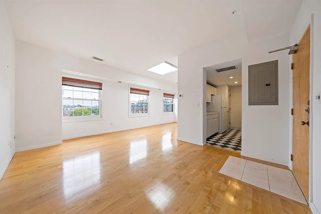 21 Linden St #403 - Photo 4 of 10